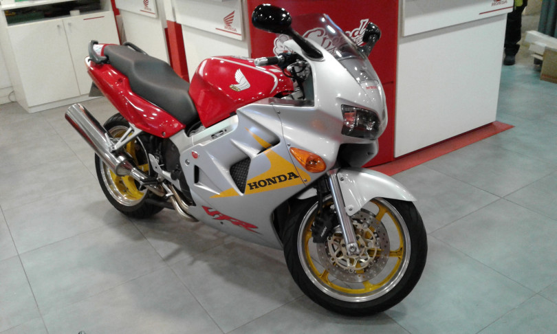 vfr 800 f - CHAMPIGNY-SUR-MARNE