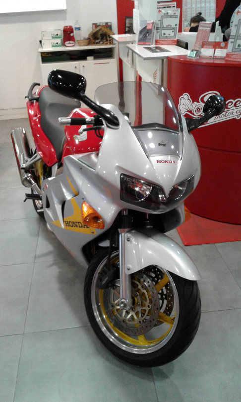 vfr 800 f - CHAMPIGNY-SUR-MARNE