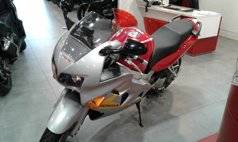 vfr 800 f - CHAMPIGNY-SUR-MARNE